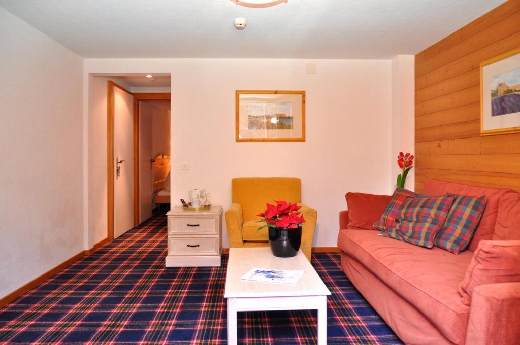 Hotel De La Paix Champery Room photo
