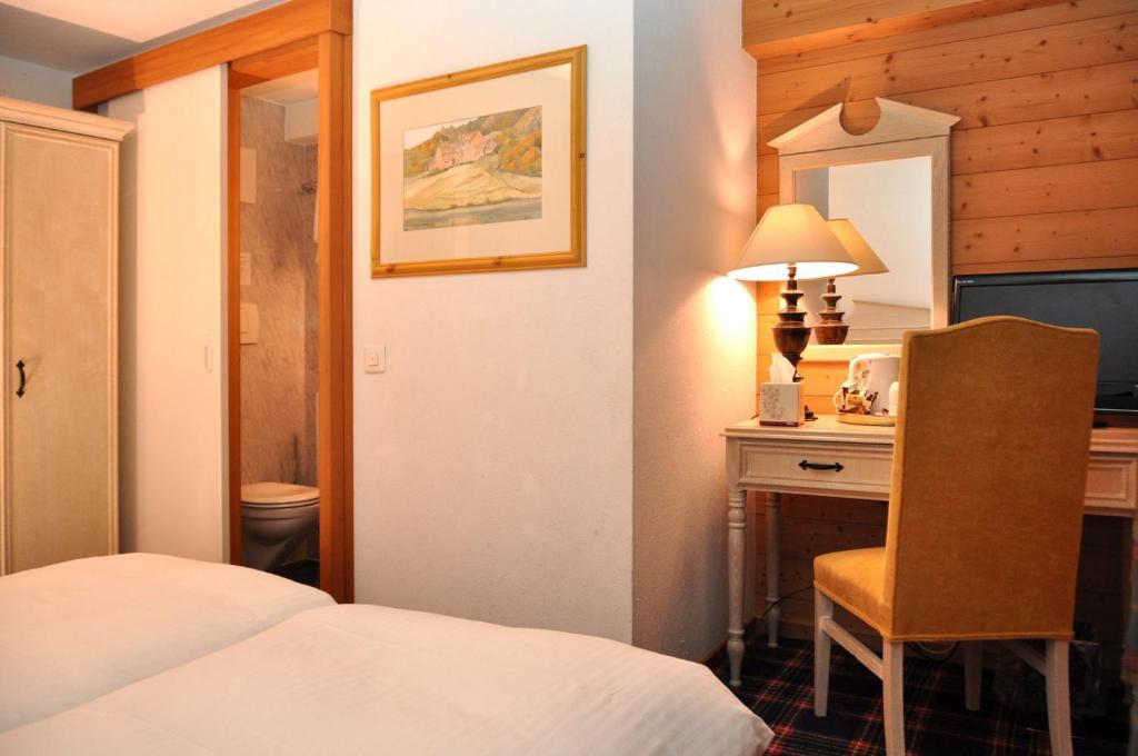 Hotel De La Paix Champery Room photo