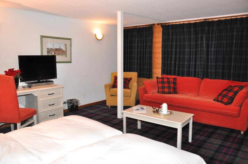 Hotel De La Paix Champery Room photo