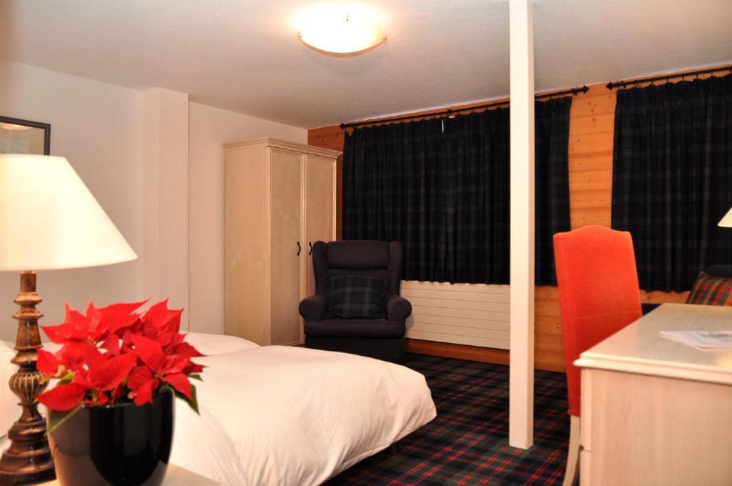 Hotel De La Paix Champery Room photo